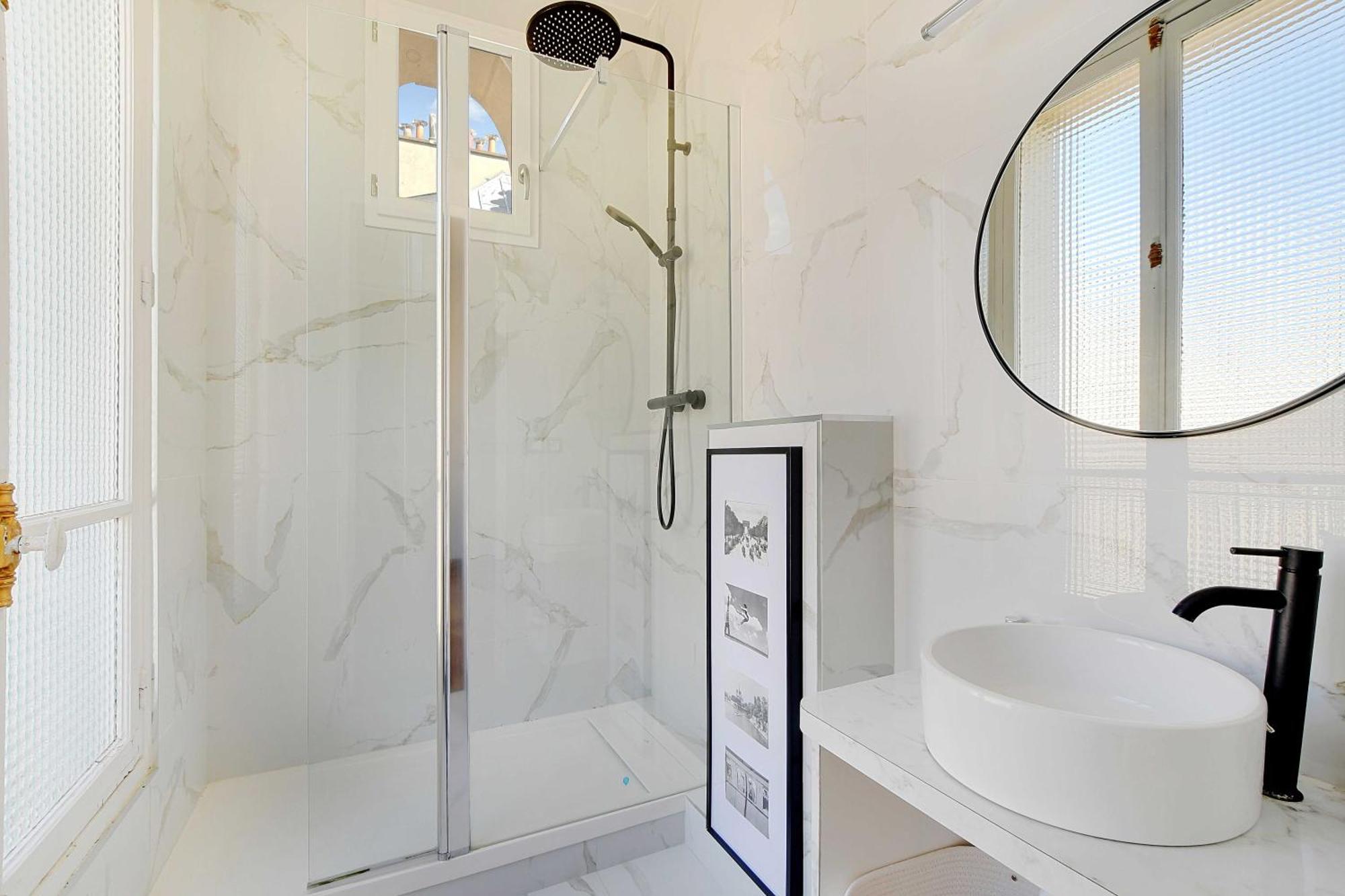 Modern - 2bd - 4p - Louvre - Marais Apartment