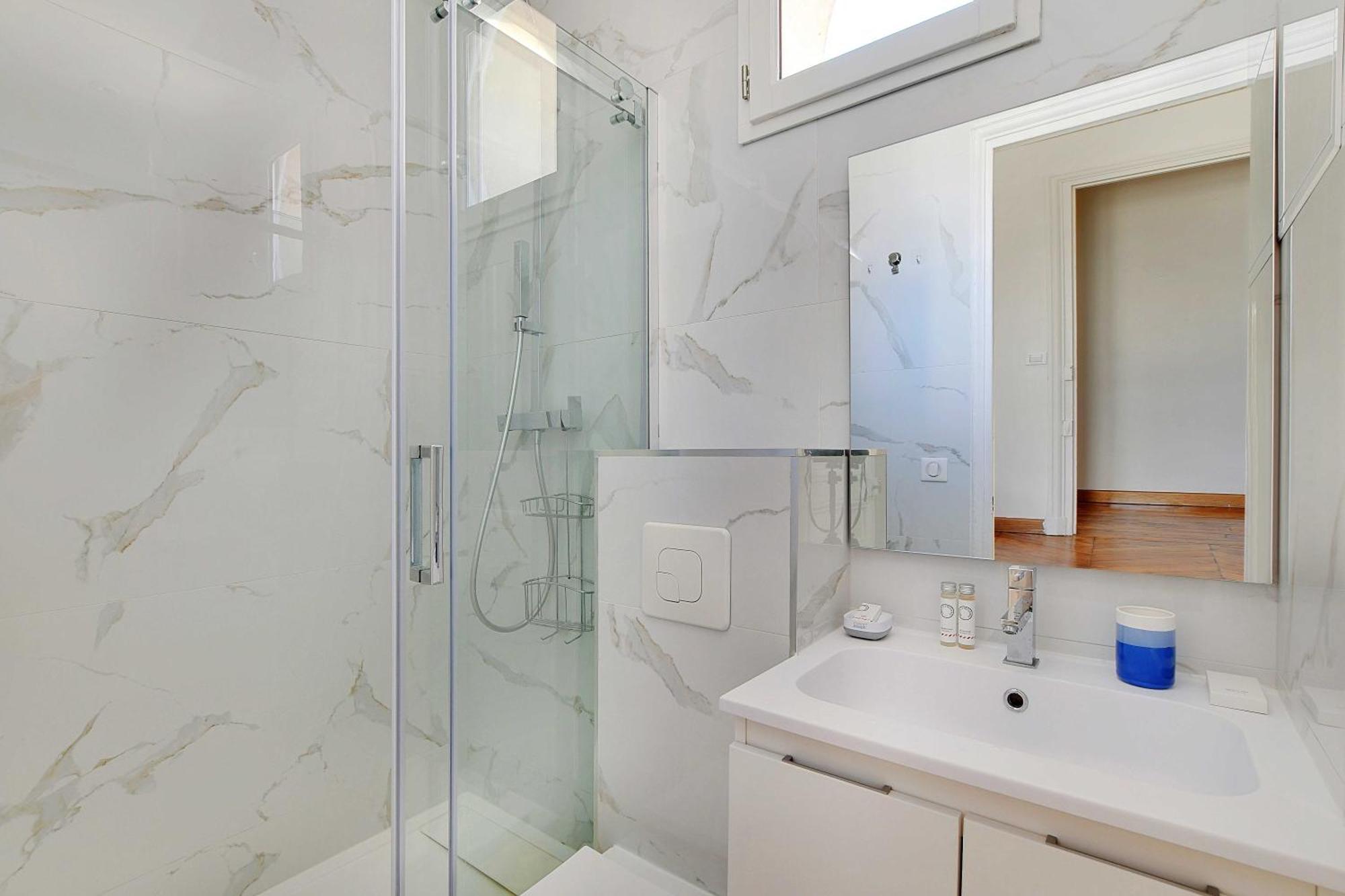 Modern - 2bd - 4p - Louvre - Marais Apartment *